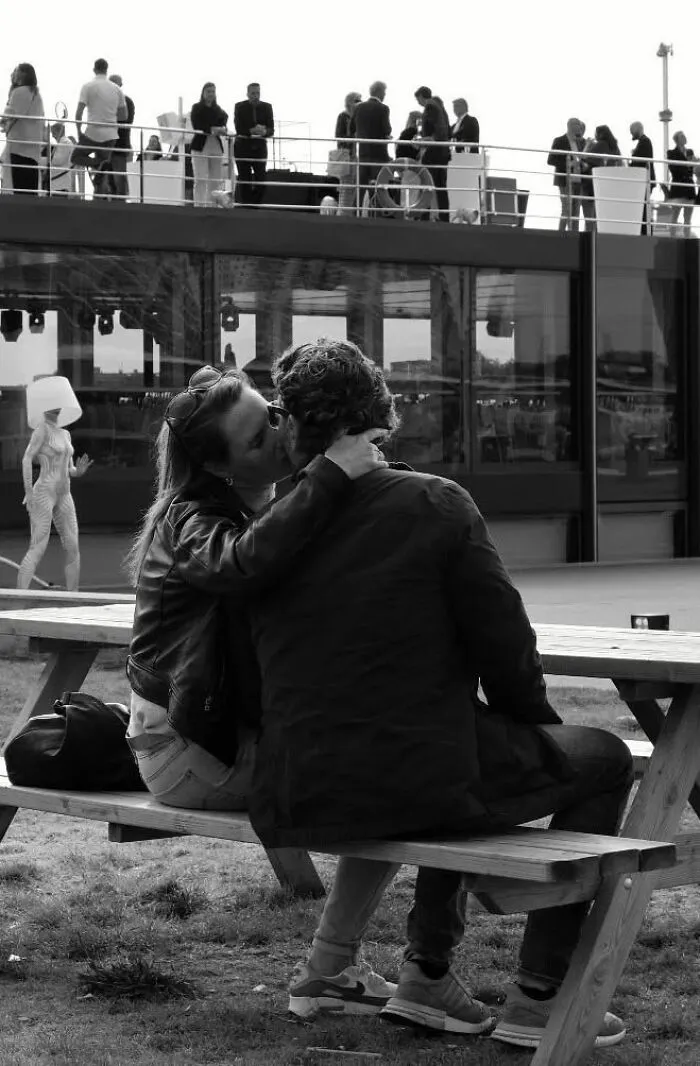 40 Authentic Street Photos By ‘She Dreams In Frames’ That Show Life’s Quiet, Beautiful Rhythms