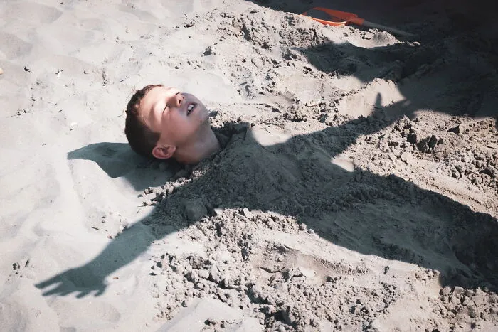 34 Hilarious Coincidences Captured By Street Photographer Luca Regoli