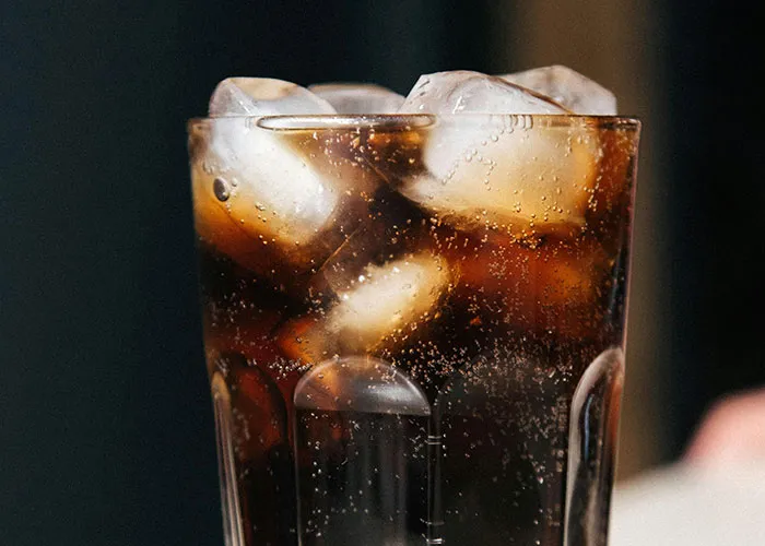 21 Citas terribles, contadas por los camareros que las presenciaron