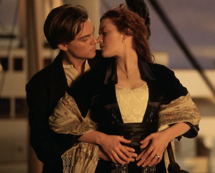 30 People Call Out Popular Romantic Movies That Are Actually Super Toxic
