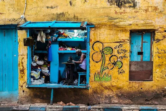 “Chasing Colors”: My Attempt To Capture The Vibrant Spirit Of Street Photography (20 Pics)