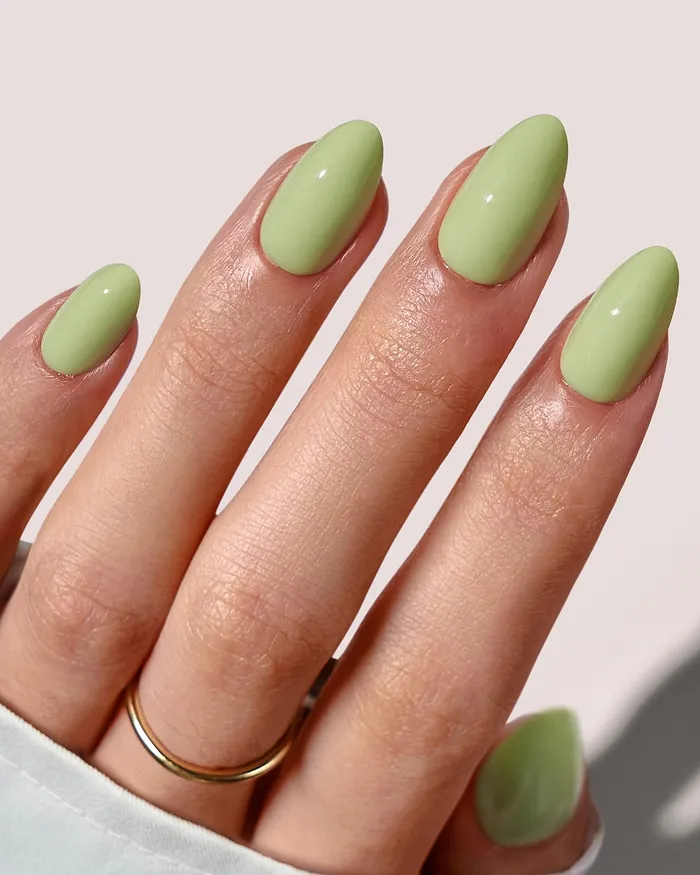 Pistachio Green Manis