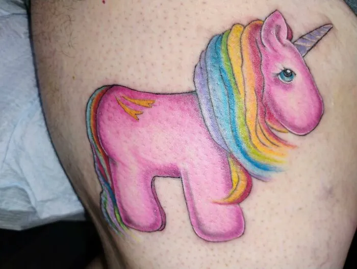 40 Tatuajes horribles para recordarnos que algunos errores son difíciles de borrar