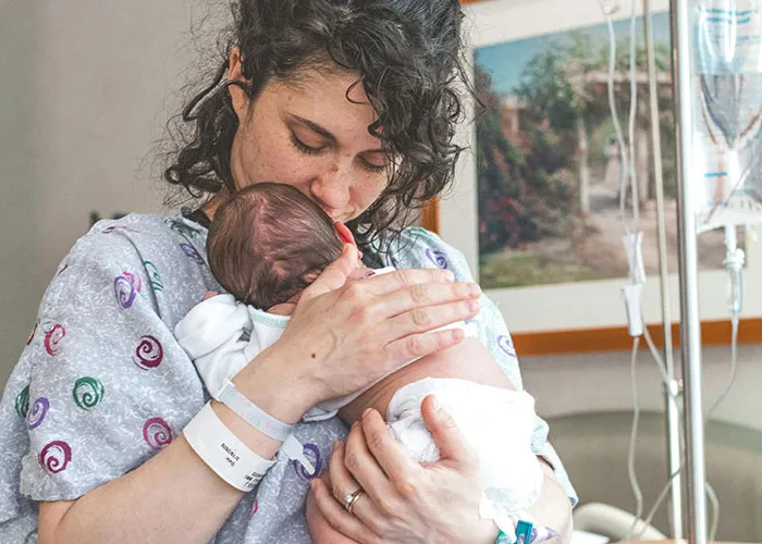 "Shut The Hell Up": 35 Dads Share Birthing Room Experiences And Give Advice To New Parents