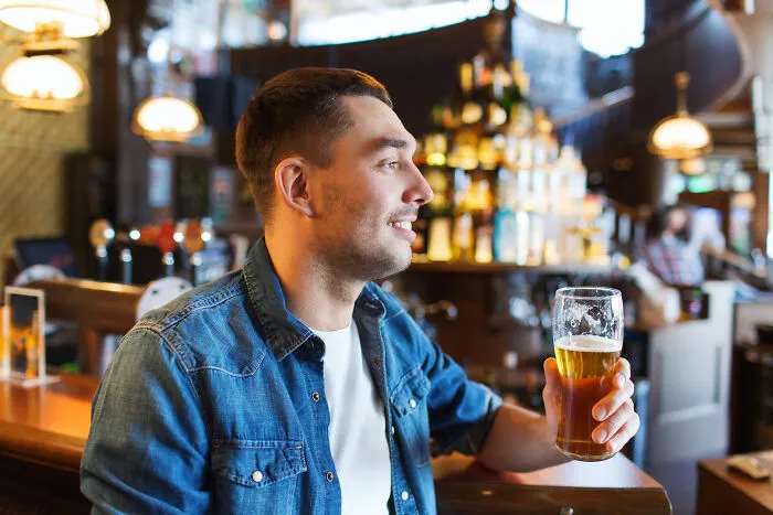 34 Lies That Snowballed So Hard People Had No Choice But To Live With Them