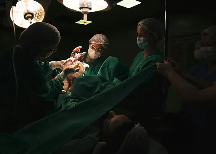"Shut The Hell Up": 35 Dads Share Birthing Room Experiences And Give Advice To New Parents