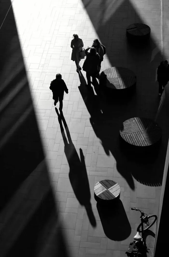 40 Authentic Street Photos By ‘She Dreams In Frames’ That Show Life’s Quiet, Beautiful Rhythms