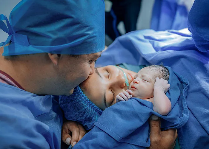 "Shut The Hell Up": 35 Dads Share Birthing Room Experiences And Give Advice To New Parents