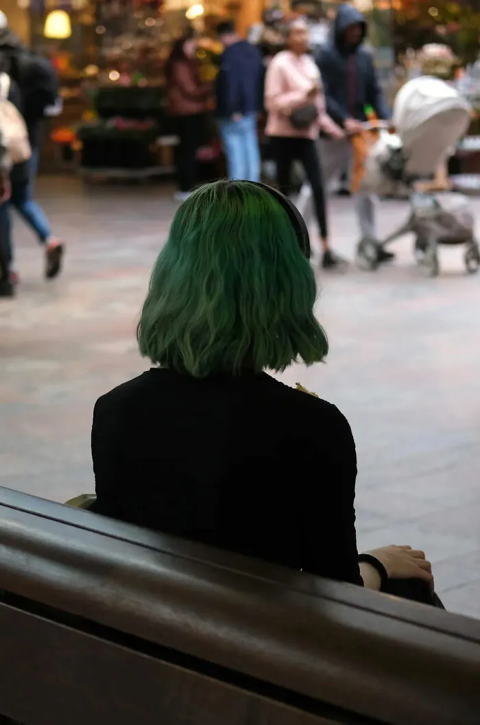 40 Authentic Street Photos By ‘She Dreams In Frames’ That Show Life’s Quiet, Beautiful Rhythms