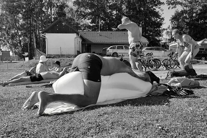 40 Authentic Street Photos By ‘She Dreams In Frames’ That Show Life’s Quiet, Beautiful Rhythms