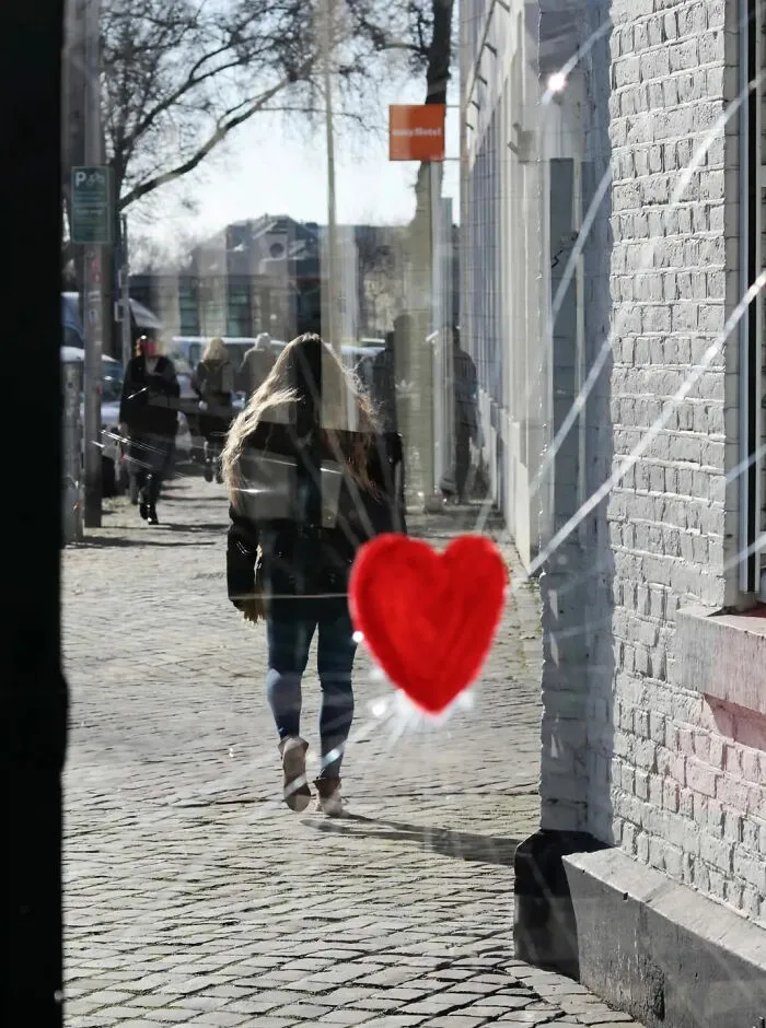 40 Authentic Street Photos By ‘She Dreams In Frames’ That Show Life’s Quiet, Beautiful Rhythms