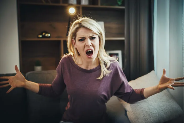Women Share 50 “Unhinged” Tricks That Actually Keep Them Safe