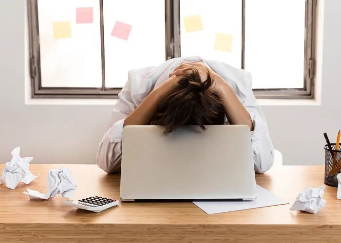 34 Lies That Snowballed So Hard People Had No Choice But To Live With Them