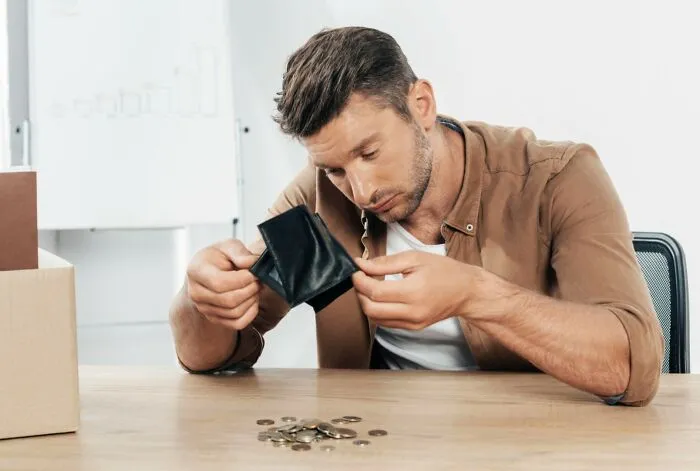 34 Lies That Snowballed So Hard People Had No Choice But To Live With Them