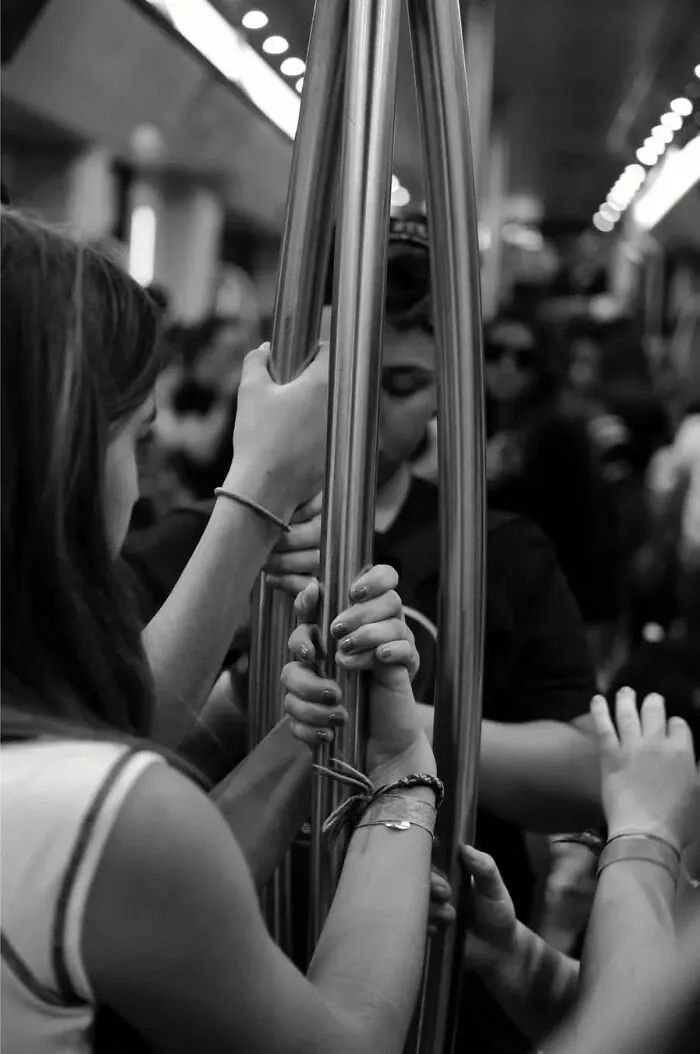 40 Authentic Street Photos By ‘She Dreams In Frames’ That Show Life’s Quiet, Beautiful Rhythms