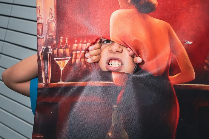 34 Hilarious Coincidences Captured By Street Photographer Luca Regoli