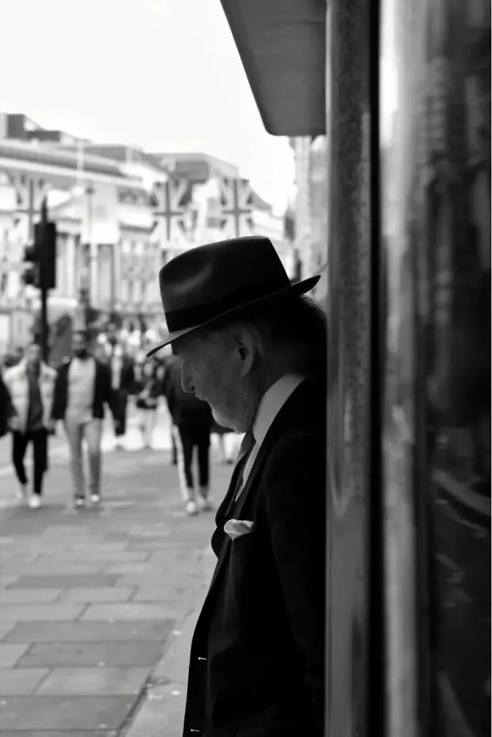 40 Authentic Street Photos By ‘She Dreams In Frames’ That Show Life’s Quiet, Beautiful Rhythms