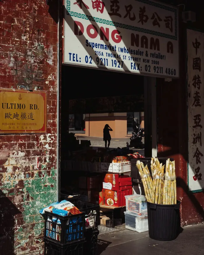 48 Candid Street Photos By Alex McClintock That Tell Stories Without Words