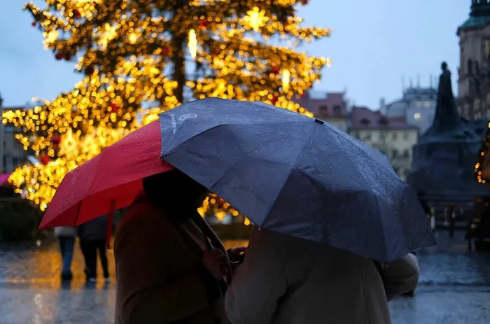 40 Authentic Street Photos By ‘She Dreams In Frames’ That Show Life’s Quiet, Beautiful Rhythms