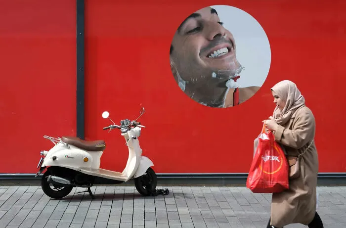 40 Authentic Street Photos By ‘She Dreams In Frames’ That Show Life’s Quiet, Beautiful Rhythms