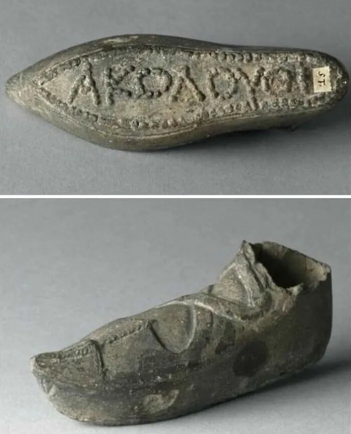 Fragmento arqueológico de zapato antiguo con inscripciones, destacado entre increíbles descubrimientos arqueológicos educativos.