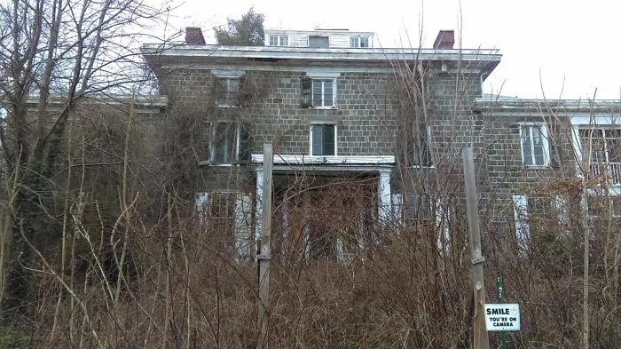 33 Terrifying Moments That Made Urban Explorers Drop Their Flashlights And Bolt