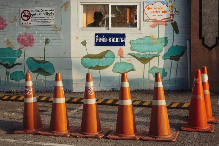 48 Candid Street Photos By Alex McClintock That Tell Stories Without Words