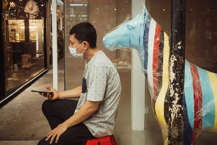 48 Candid Street Photos By Alex McClintock That Tell Stories Without Words