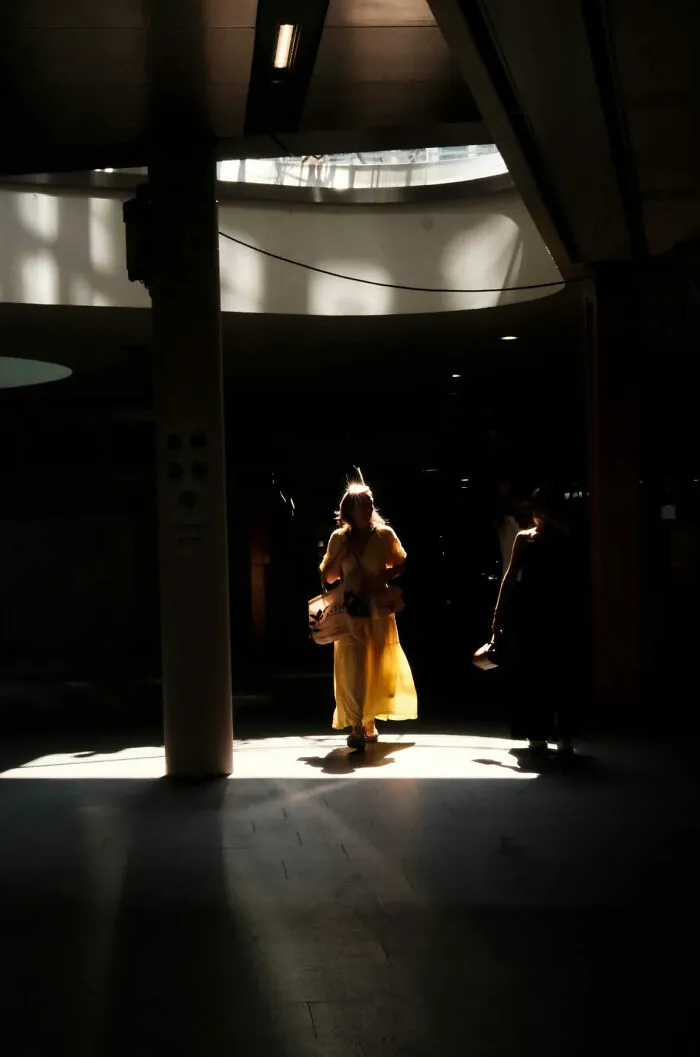 40 Authentic Street Photos By ‘She Dreams In Frames’ That Show Life’s Quiet, Beautiful Rhythms
