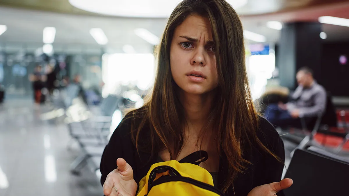 Teen Breaks Down As Family Puts Her In Economy, Fly Business Themselves