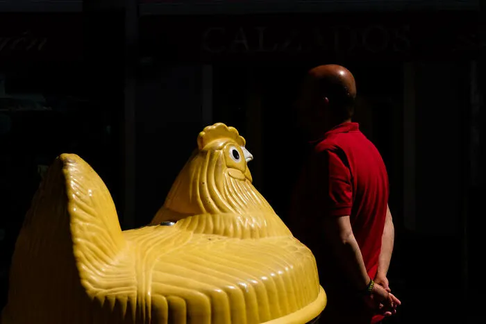 30 Candid Street Photos By Polly Rusyn That Might Make You See The World Differently