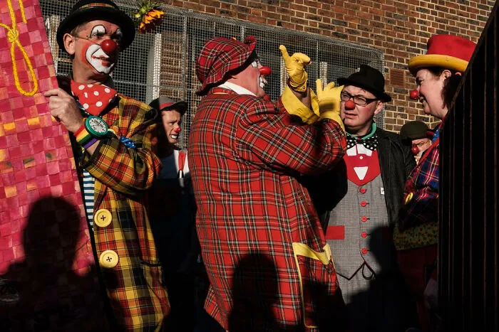 30 Candid Street Photos By Polly Rusyn That Might Make You See The World Differently