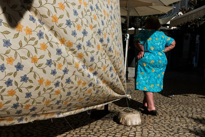 30 Candid Street Photos By Polly Rusyn That Might Make You See The World Differently