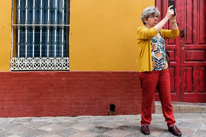 30 Candid Street Photos By Polly Rusyn That Might Make You See The World Differently