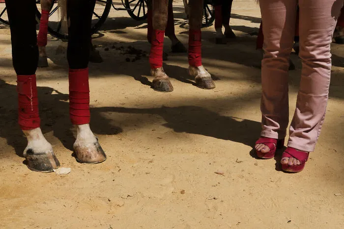 30 Candid Street Photos By Polly Rusyn That Might Make You See The World Differently