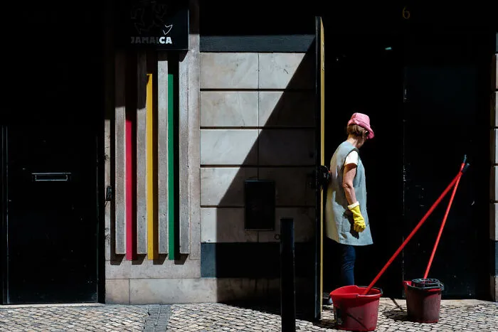 30 Candid Street Photos By Polly Rusyn That Might Make You See The World Differently