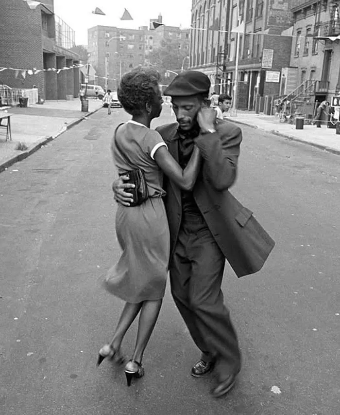 Pareja bailando en la ciudad de Nueva York, 1979