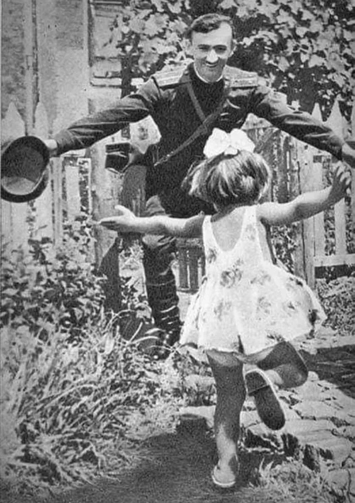 Soldier Coming Home To His Daughter After Wwii, 1945