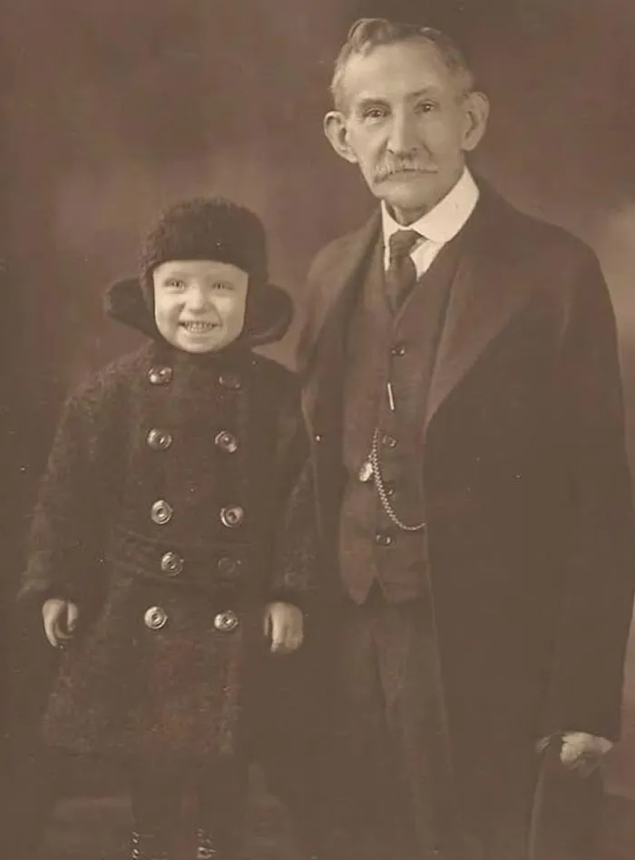 Mi abuelo nacido en 1919 con su abuelo nacido en 1860