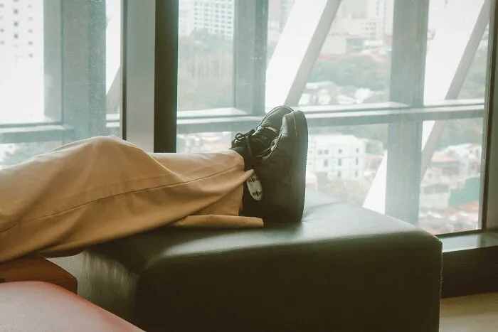 Wearing shoes inside should be banned