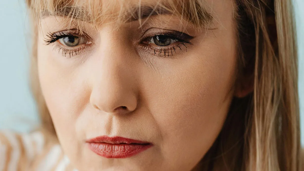 Husband Bothered Wife Prefers Her Own Mom To Visit Her, Doesn’t Understand She’s There To Help