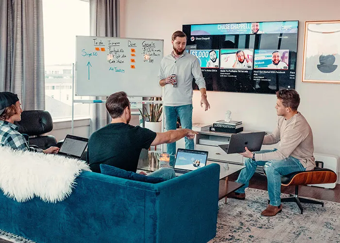 35 People Share The Most Unhinged Things Their Colleagues Did At Work