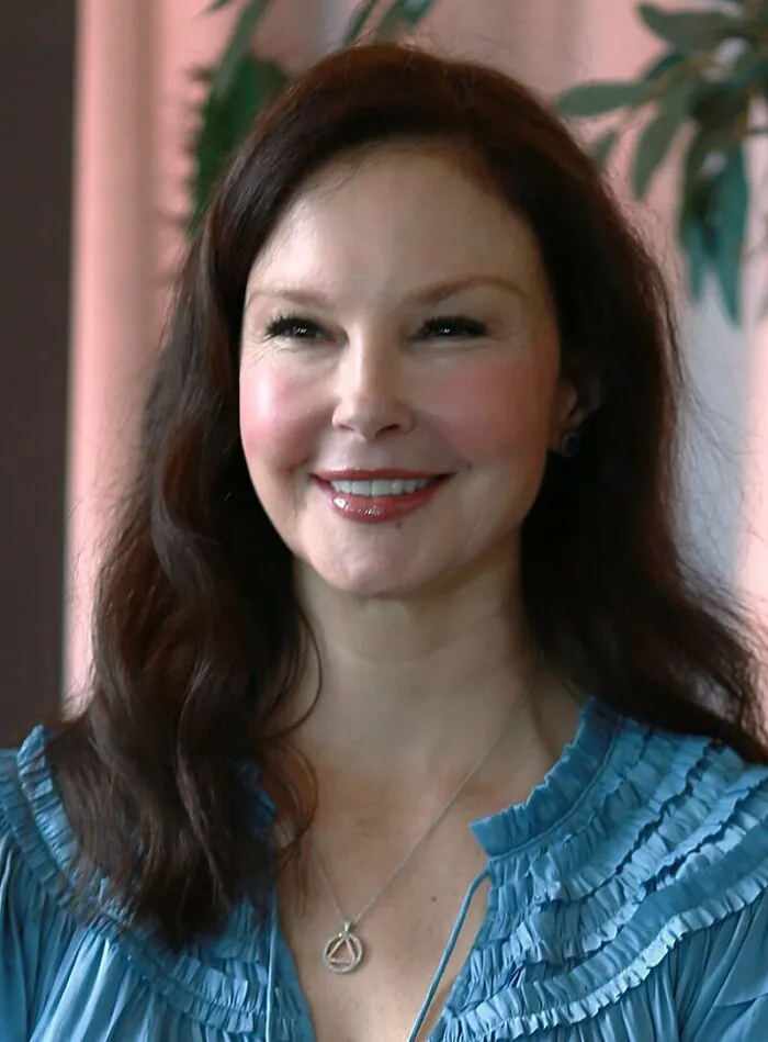 “Works As A Nurse Now”: 38 Stars Who Left Hollywood And Entered More Traditional Fields