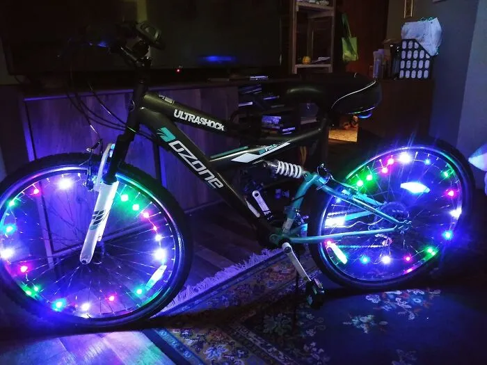 Let Their Bike Go From 'Just A Ride' To 'Rolling Rave Party' With Some <a Style="Display:inline;" Href="Https://Www.amazon.com/Activ-Life-Christmas-Stocking-Stuffers/Dp/B075y9gqr6?ie=utf8&th=1&linkcode=ll1&tag=bpcrocodile-20&linkid=759591121cf1db0a9a45bcd9595a33e6&language=en_us&ref_=as_li_ss_tl" Target="_blank"> <span Style="Font: Inherit; Color: #d74b1f;"> Bike Wheel Lights </Span> Lighting Up The Block
