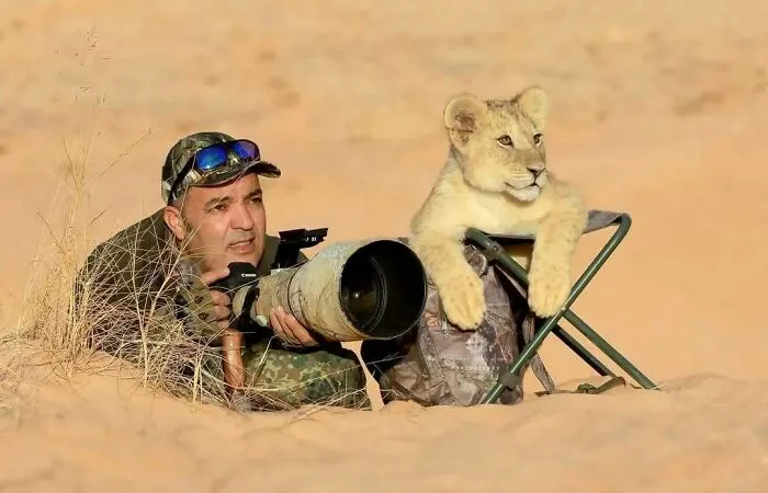 El padre de mi amigo me dijo que fuera a caminar con él por el desierto.