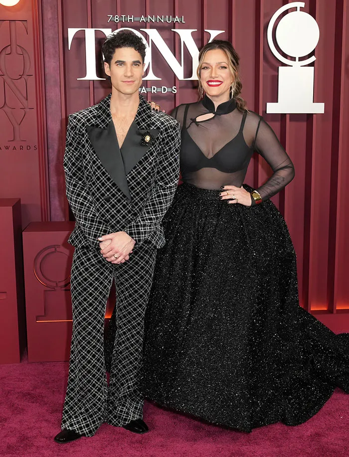 Darren Criss y Mia Swier