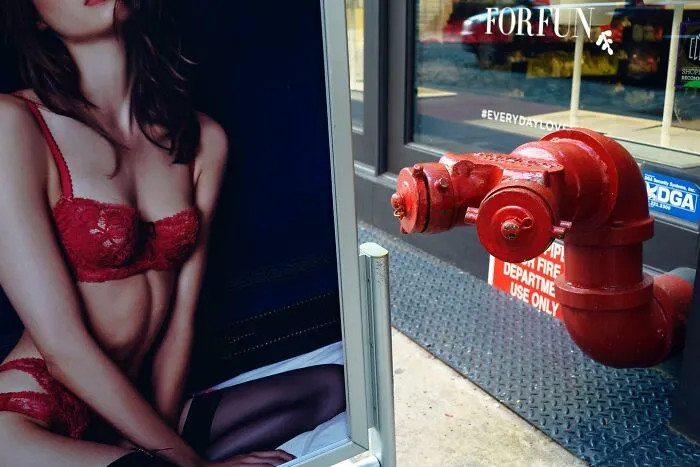 40 Times Everyday Scenes Captured By Eric Kogan Aligned So Perfectly, You Might Do A Double Take