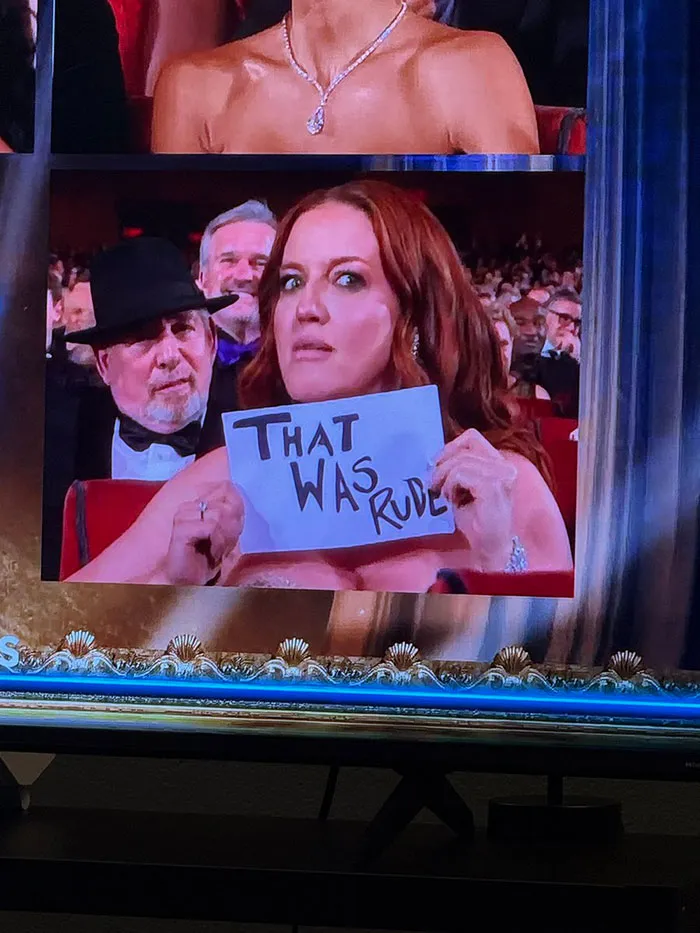 Jennifer Simard’s “That was rude” sign
