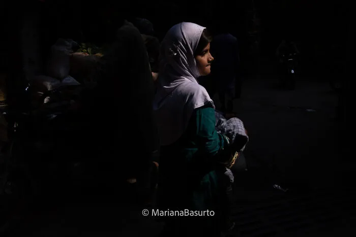 30 Candid Photos That Capture Raw, Real Life Around The World By Mariana Basurto