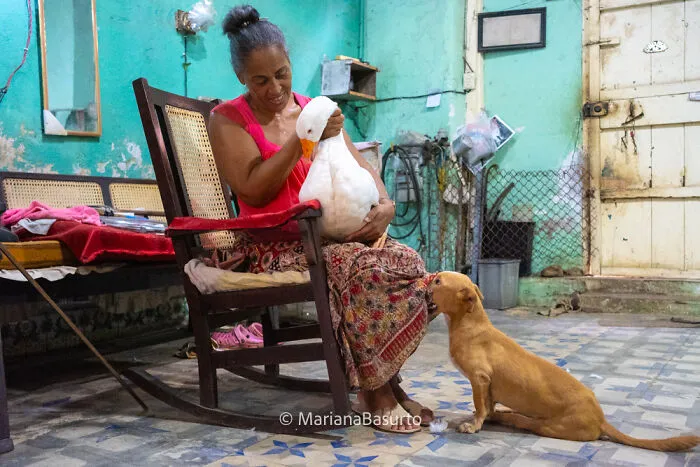 30 Candid Photos That Capture Raw, Real Life Around The World By Mariana Basurto